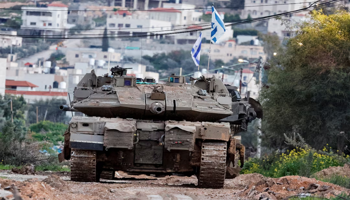 Israel sends tanks into west bank as Gaza talks stall