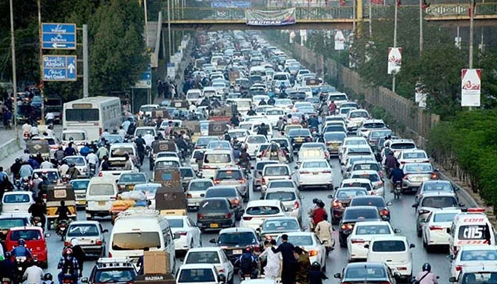 Karachi experiences heavy traffic congestion amid Ramadan shopping rush