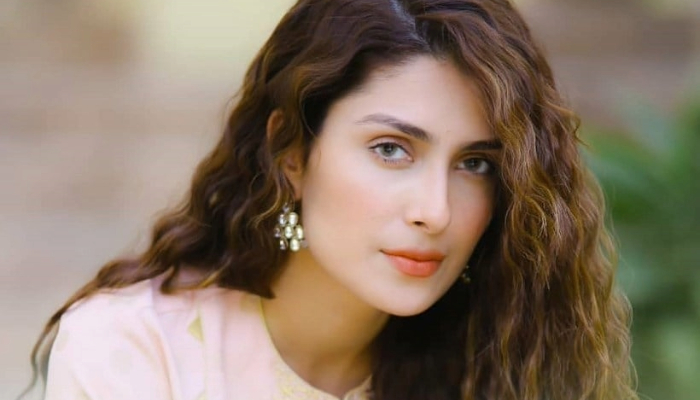 Praying daily is more powerful than posting daily: Ayeza Khan