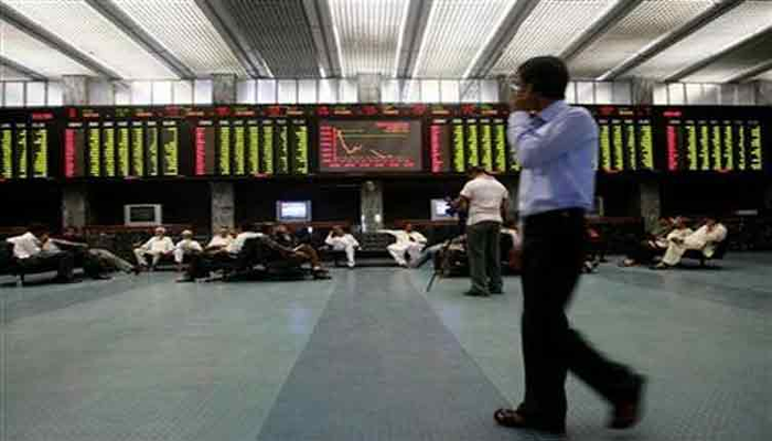 Investors flee PSX as rupee hits new low, economic woes mount