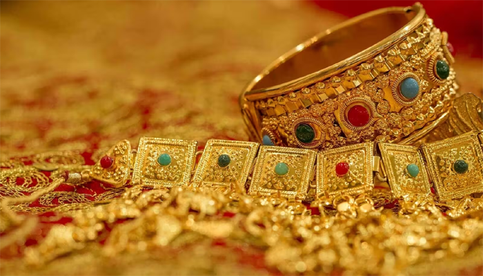 Massive drop in gold prices observed across Pakistan