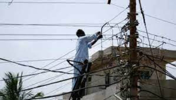 Electricity theft soars to 50% in eight districts of Sindh