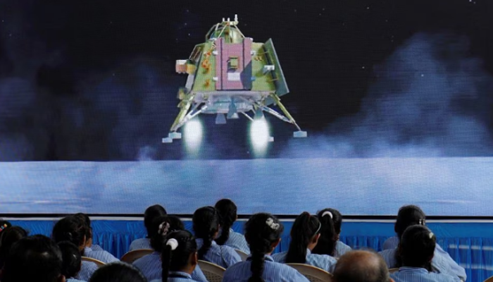 Moon Rover Departs Chandrayaan-3 Craft for Lunar Surface Exploration