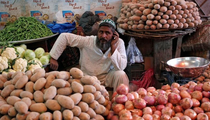 Inflation in Pakistan soars, straining consumers and businesses